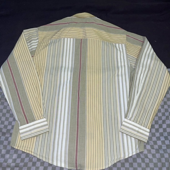EUC: Mens CONTIGO Casual Button down shirt - Picture 2 of 9